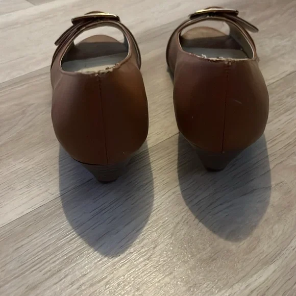 Shoes - Picture 5 of 9